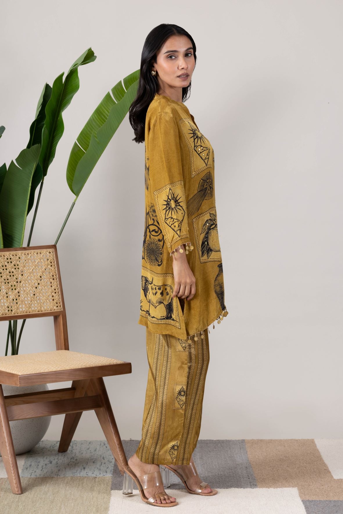 KUDIORY Women Ethnic Motifs Printed Regular Sequinned Silk Crepe Kurta with Trousers