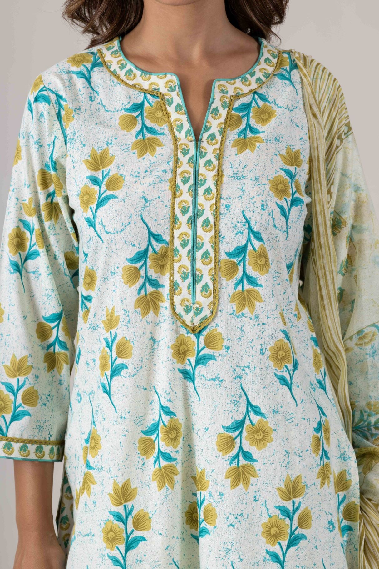 KUDIORY Women’s White & Teal Floral Printed Kurta with Printed Bottom & Dupatta