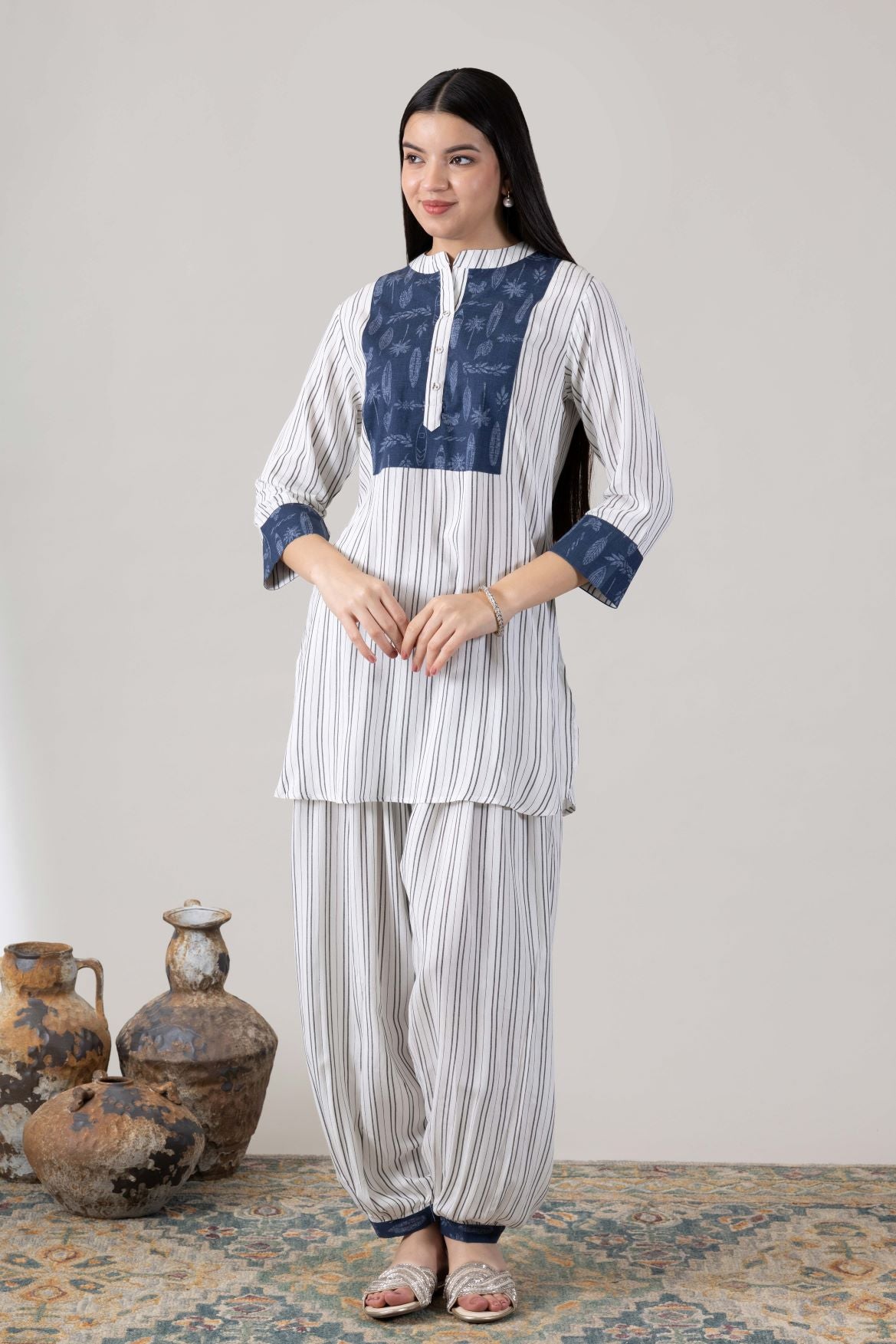 KUDIORY Women White & Navy Blue Striped Printed Kurta with Palazzos