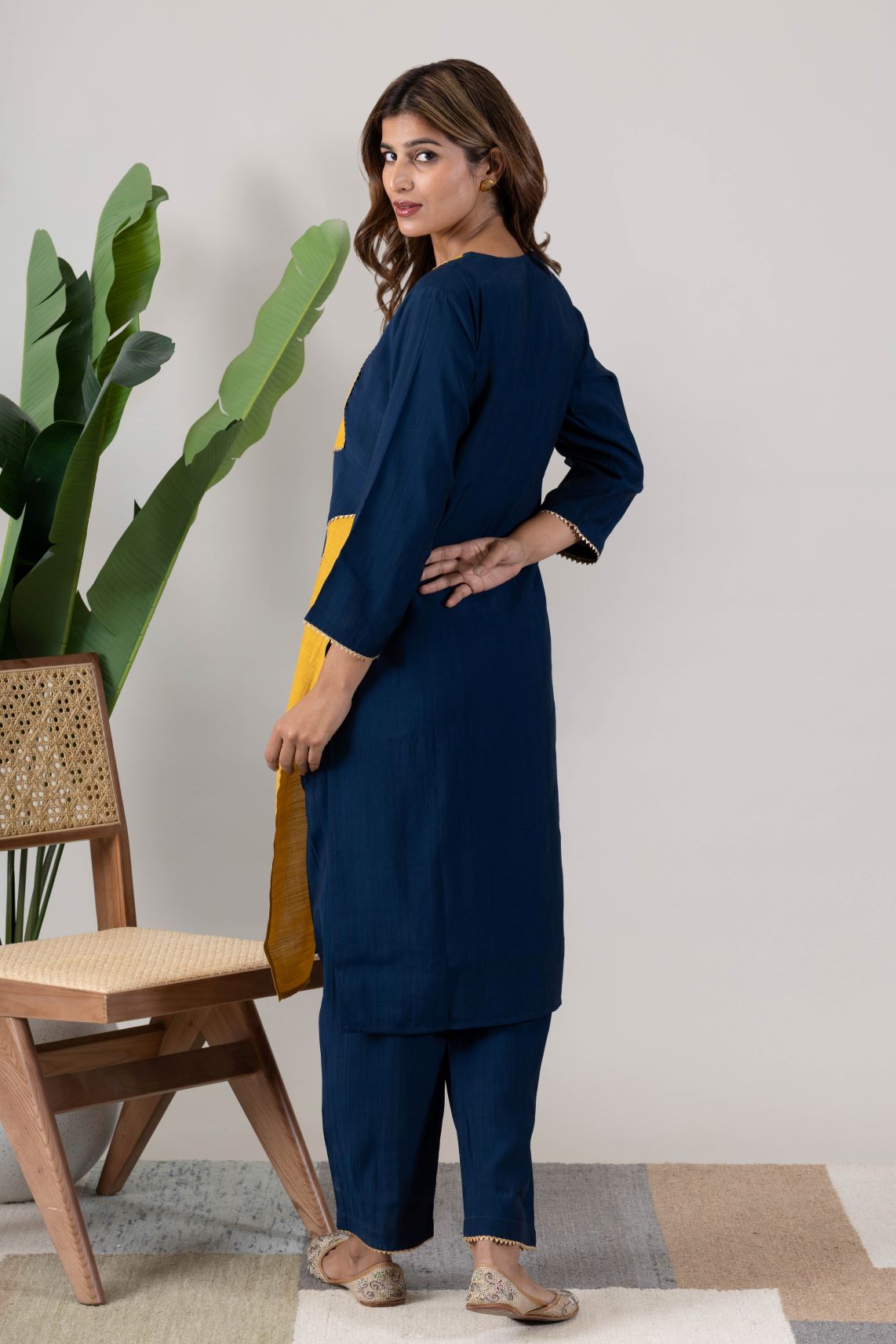 KUDIORY Women Navy Blue & Mustard Yellow Colourblocked Kurta with Straight Pants Co-Ord Set