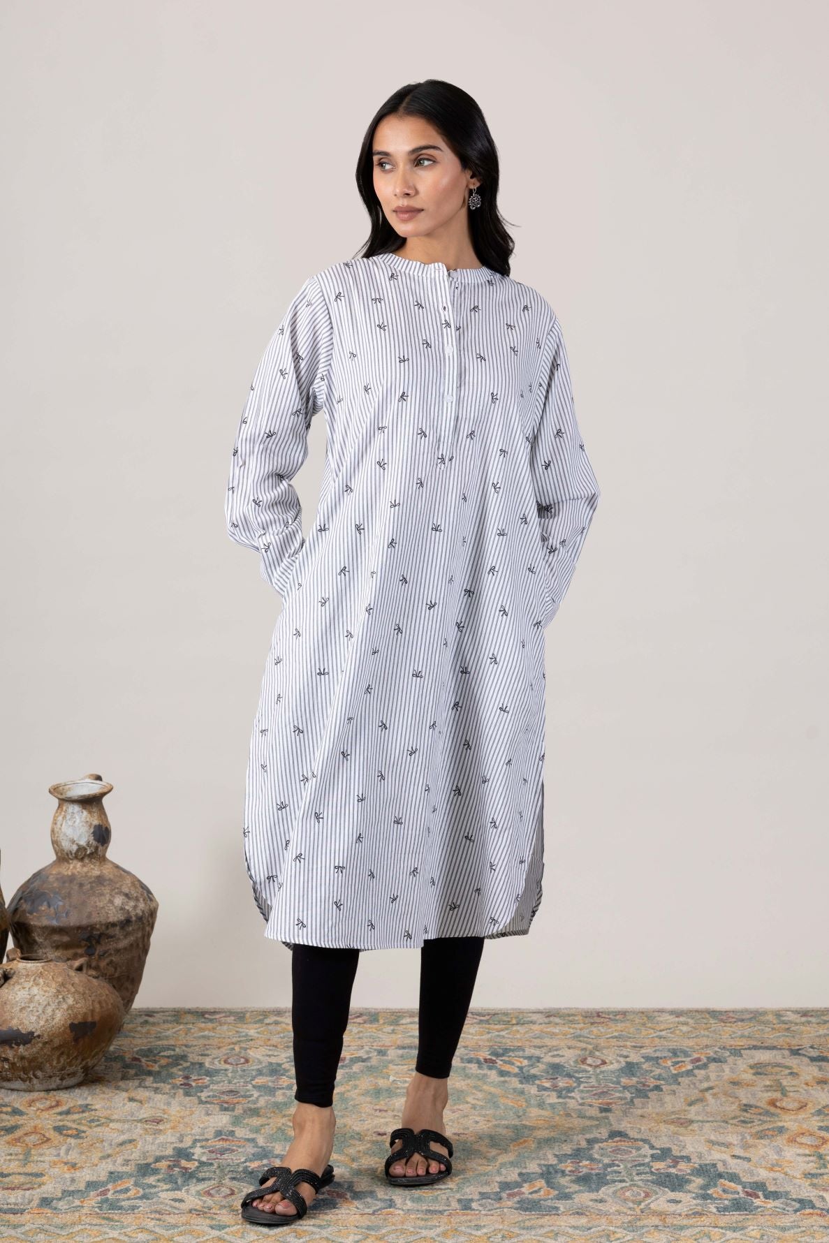 KUDIORY Women White & Blue Striped Printed Mandarin Collar Straight Kurta