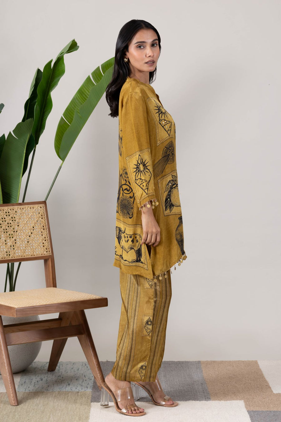 KUDIORY Women Ethnic Motifs Printed Regular Sequinned Silk Crepe Kurta with Trousers