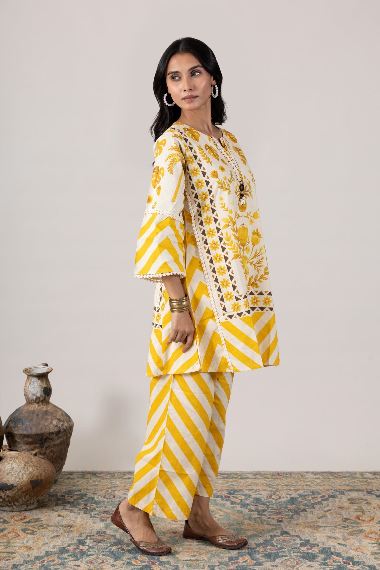 KUDIORY Women’s White & Mustard Yellow Floral Printed Kurta with Trousers