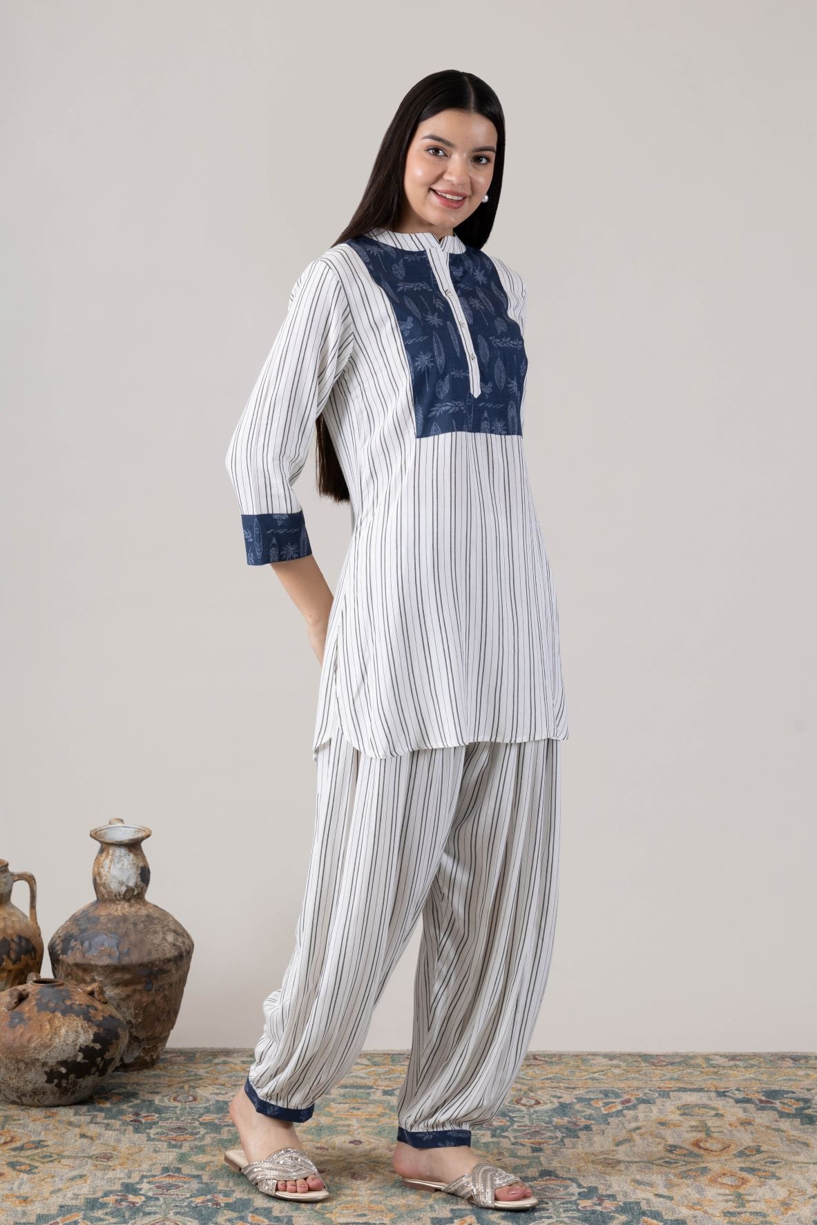 KUDIORY Women White & Navy Blue Striped Printed Kurta with Palazzos