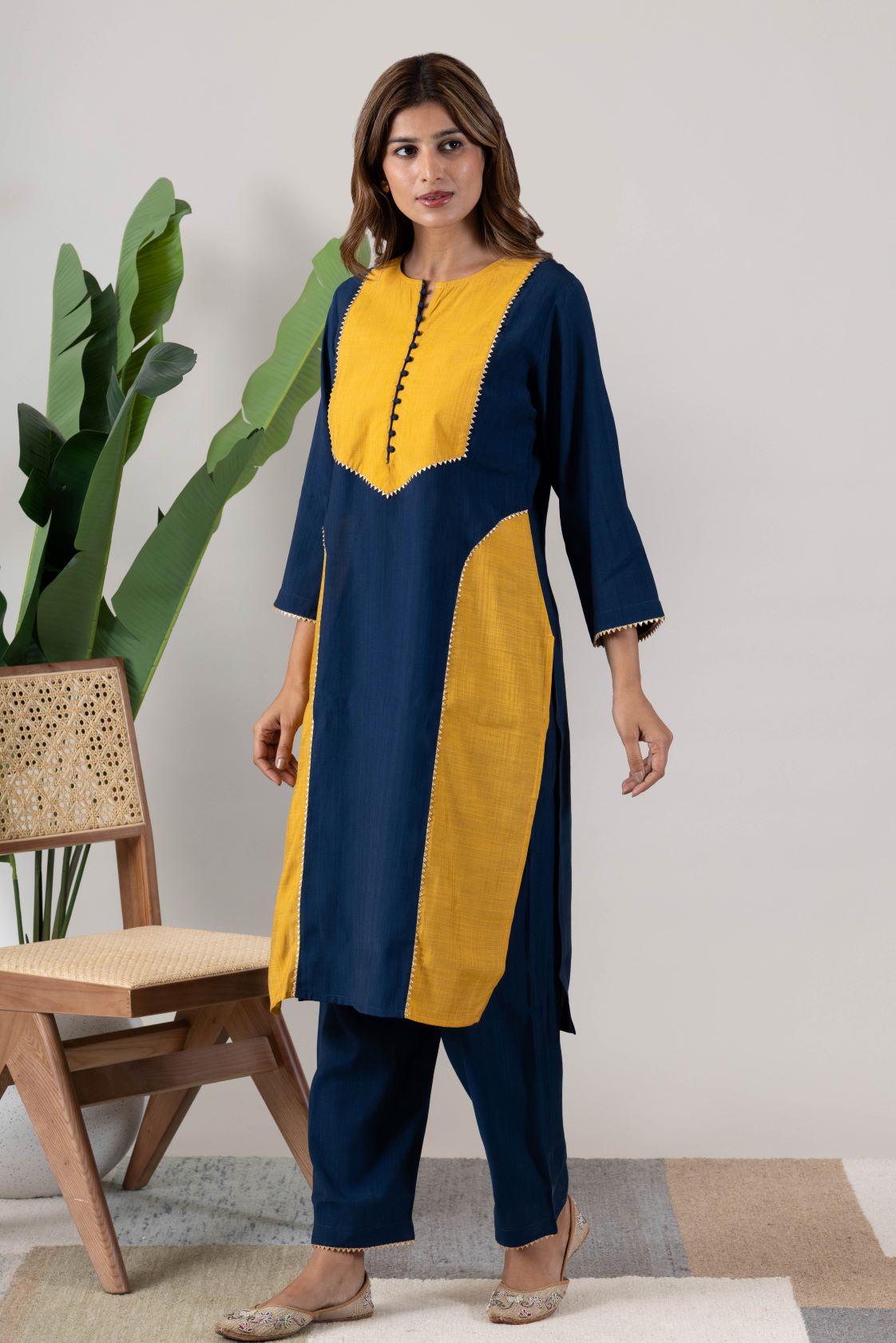 KUDIORY Women Navy Blue & Mustard Yellow Colourblocked Kurta with Straight Pants Co-Ord Set