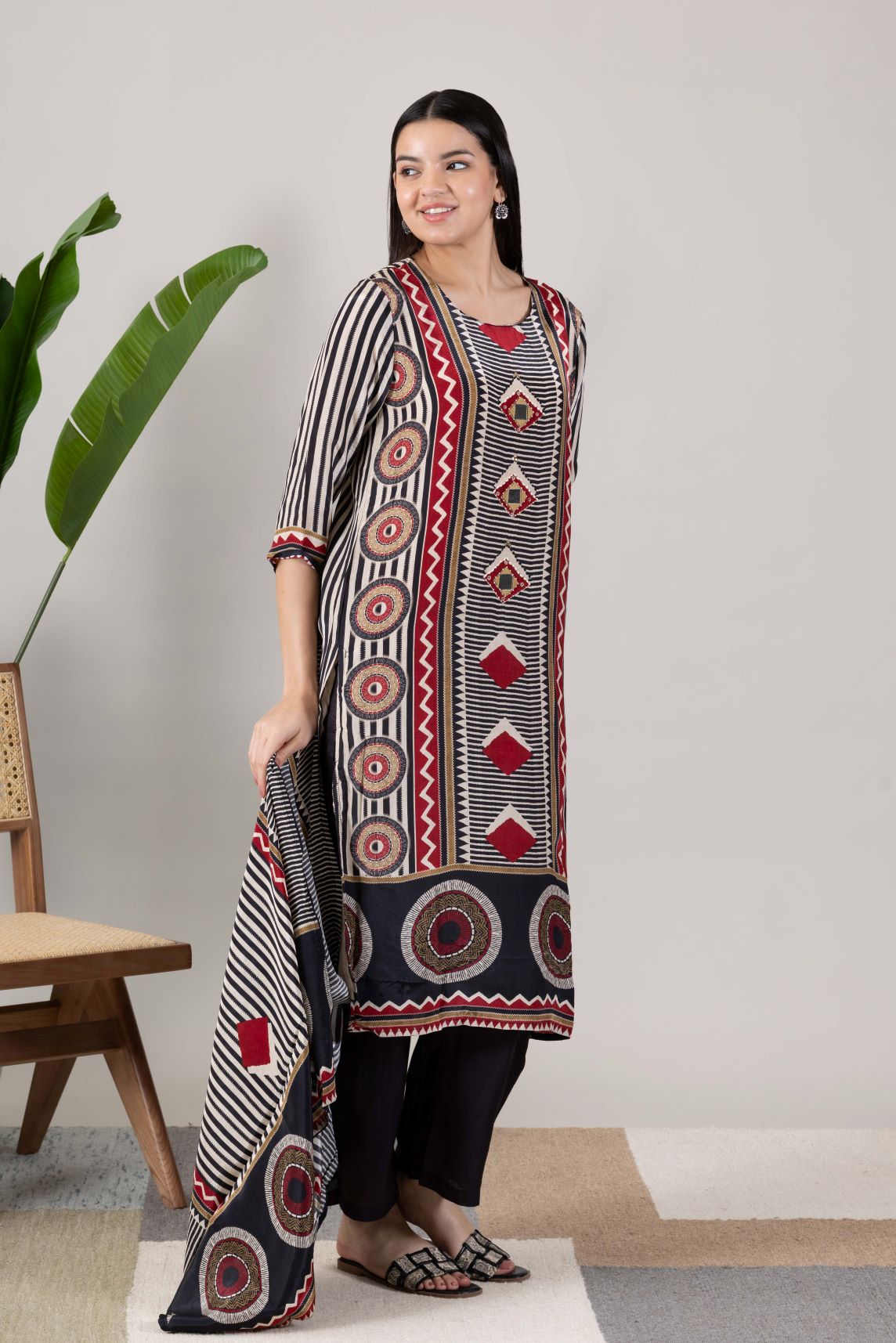 KUDIORY Women Black & Red Geometric Print Straight Kurta with Dupatta & Trousers