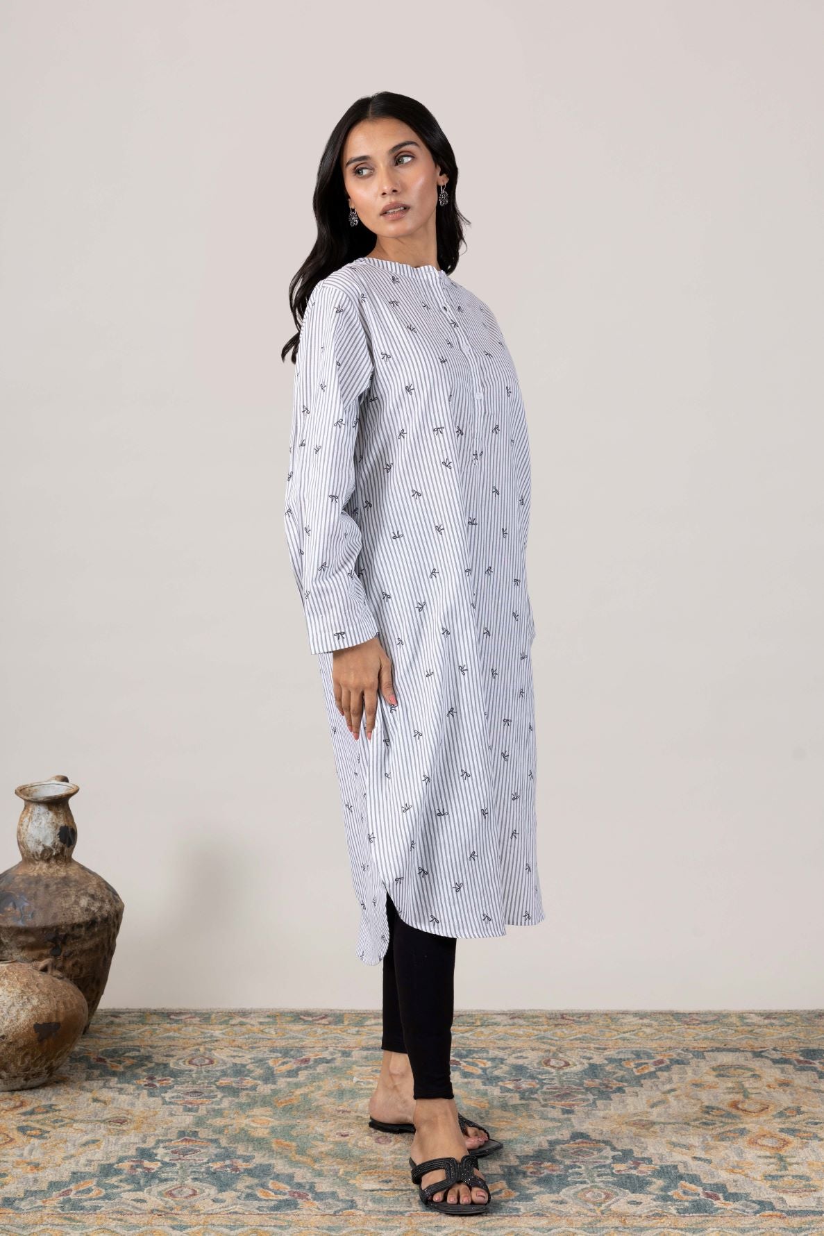 KUDIORY Women White & Blue Striped Printed Mandarin Collar Straight Kurta