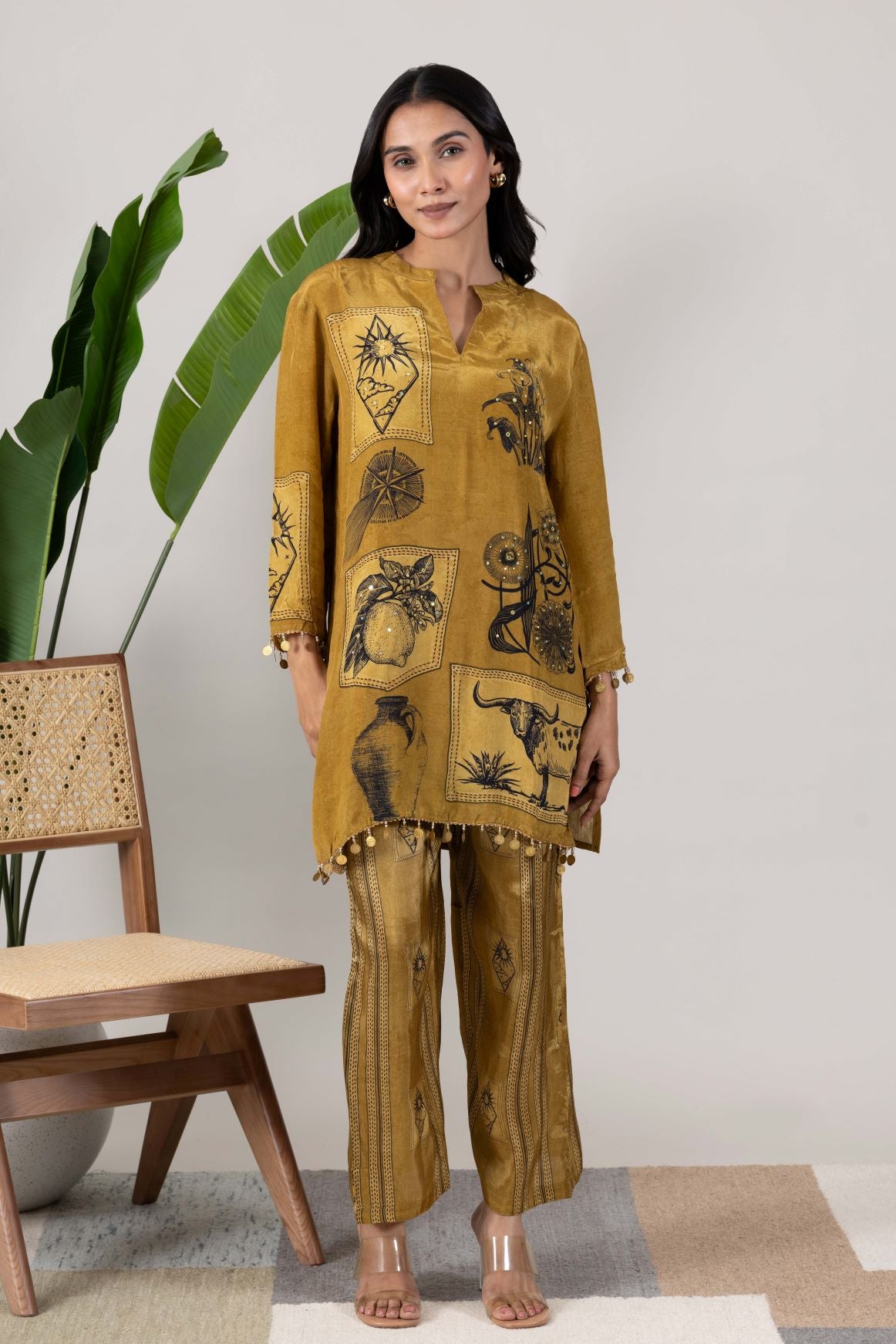KUDIORY Women Ethnic Motifs Printed Regular Sequinned Silk Crepe Kurta with Trousers