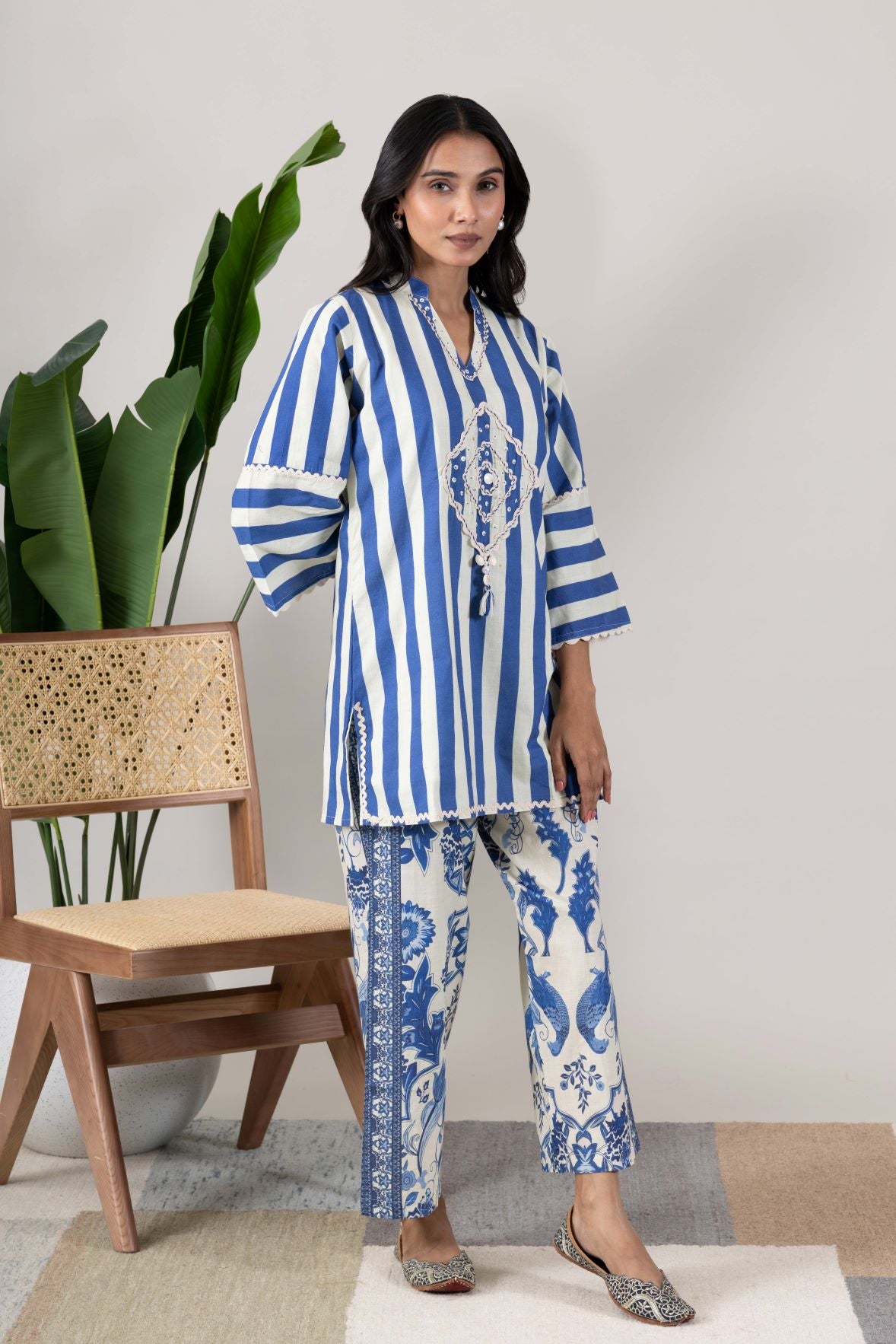 KUDIORY Women Blue & White Striped Printed Kurta with Palazzo Pants Co-Ord Set