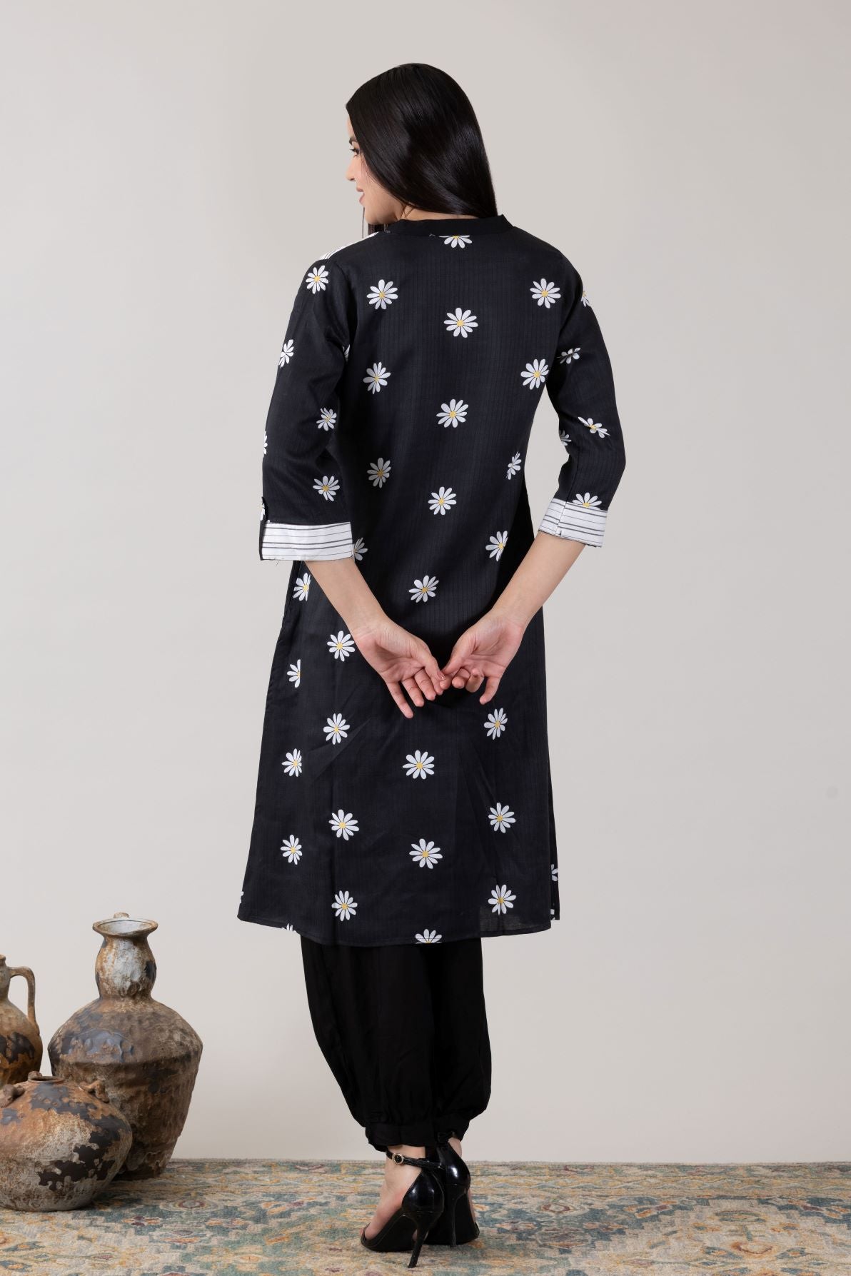 KUDIORY Women Black & White Daisy Printed Kurta with Patiala Pants