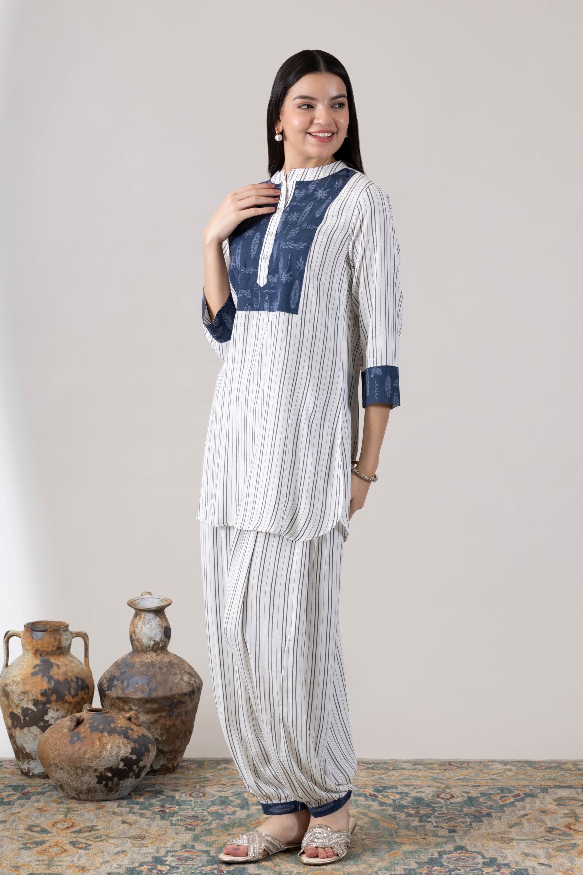 KUDIORY Women White & Navy Blue Striped Printed Kurta with Palazzos