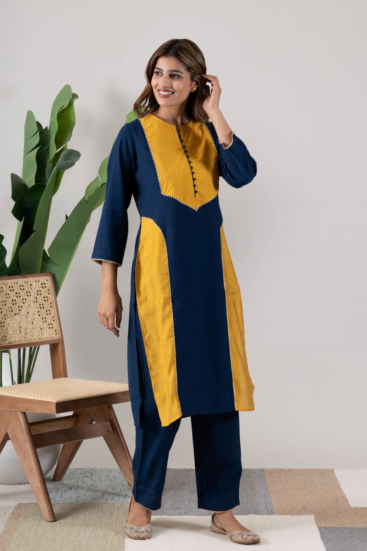 KUDIORY Women Navy Blue & Mustard Yellow Colourblocked Kurta with Straight Pants Co-Ord Set