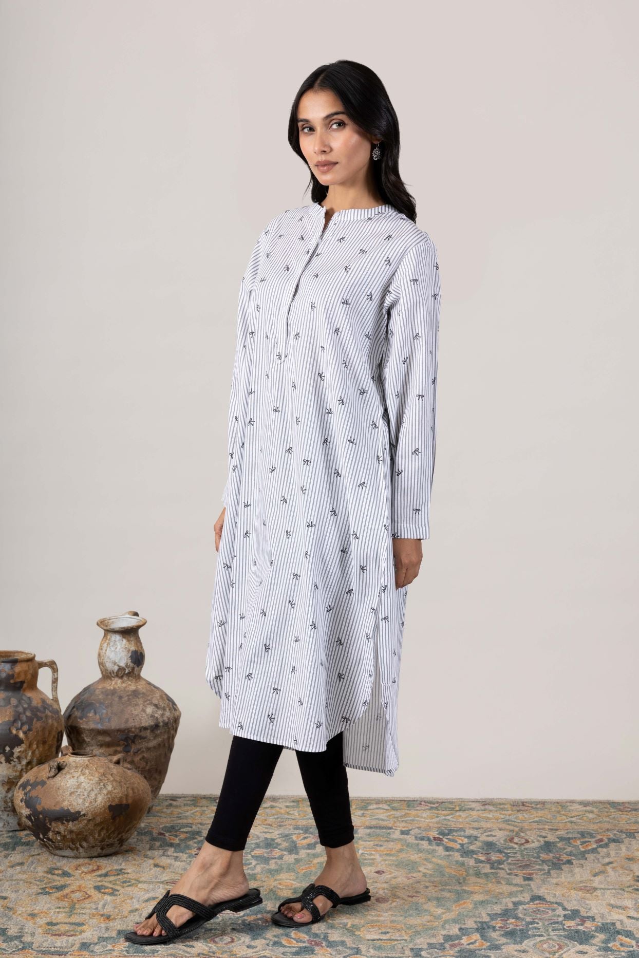 KUDIORY Women White & Blue Striped Printed Mandarin Collar Straight Kurta