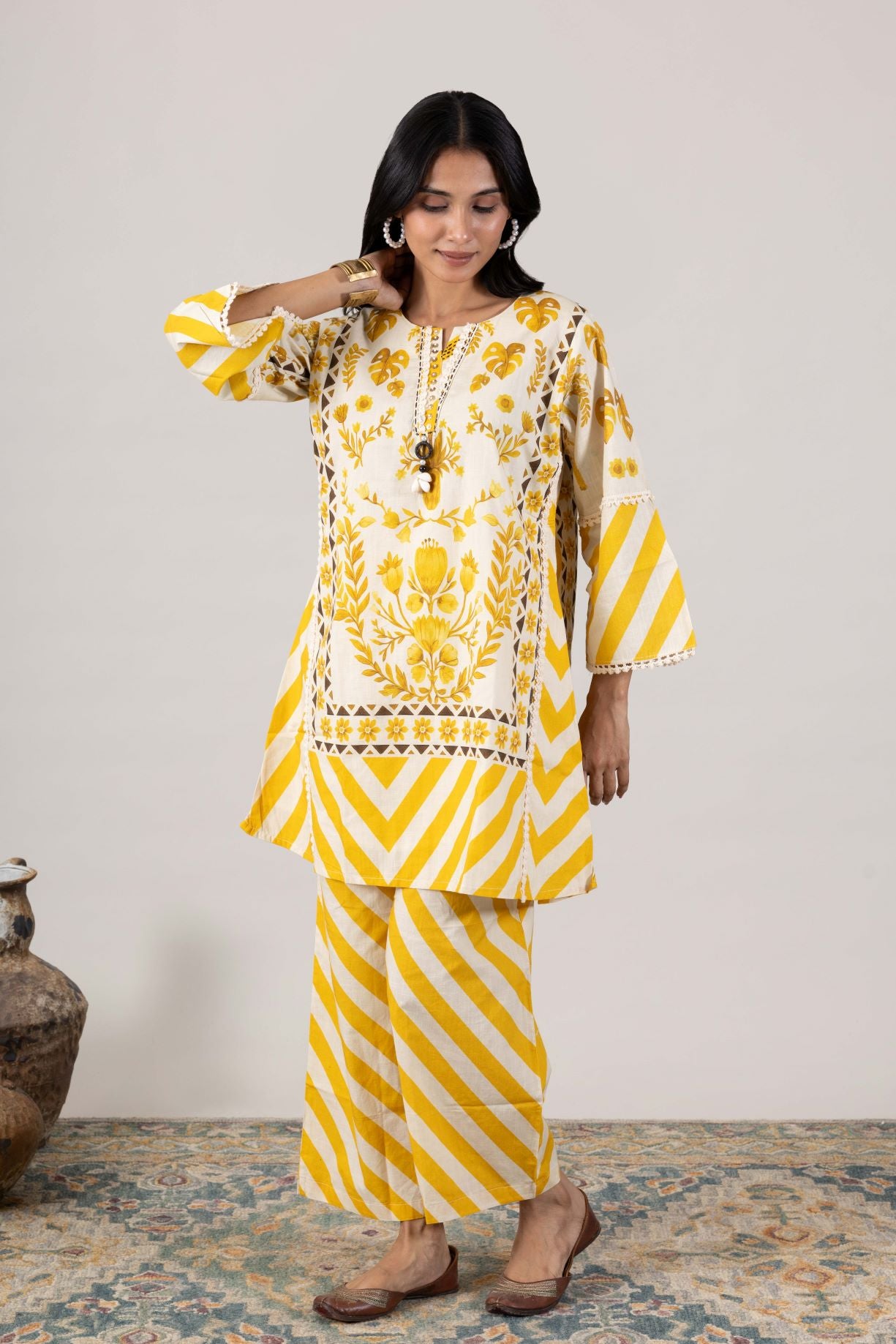 KUDIORY Women’s White & Mustard Yellow Floral Printed Kurta with Trousers