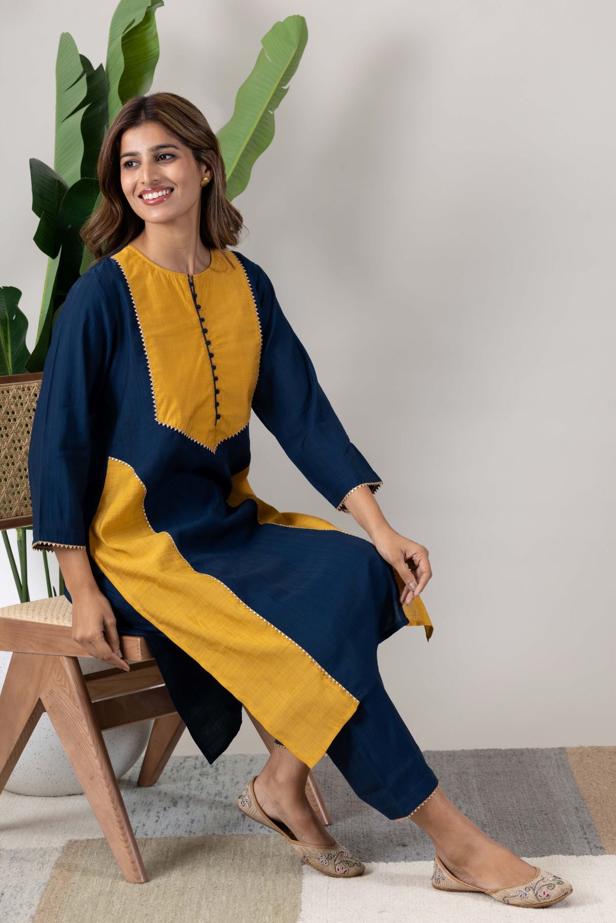 KUDIORY Women Navy Blue & Mustard Yellow Colourblocked Kurta with Straight Pants Co-Ord Set