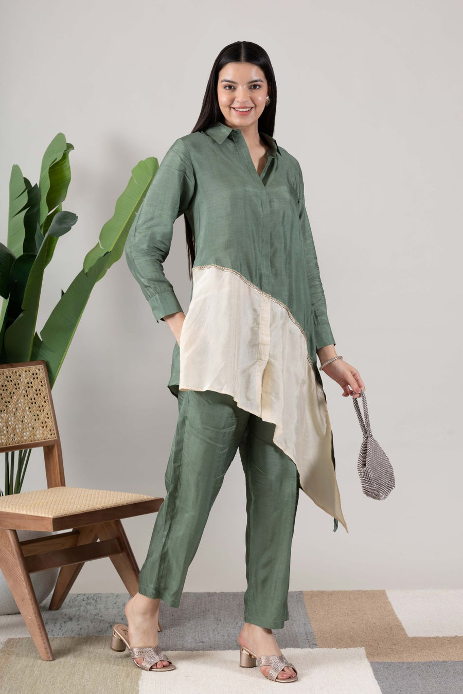 KUDIORY Women Green & White Colourblocked Asymmetric Kurta with Straight Pants Co-Ord Set