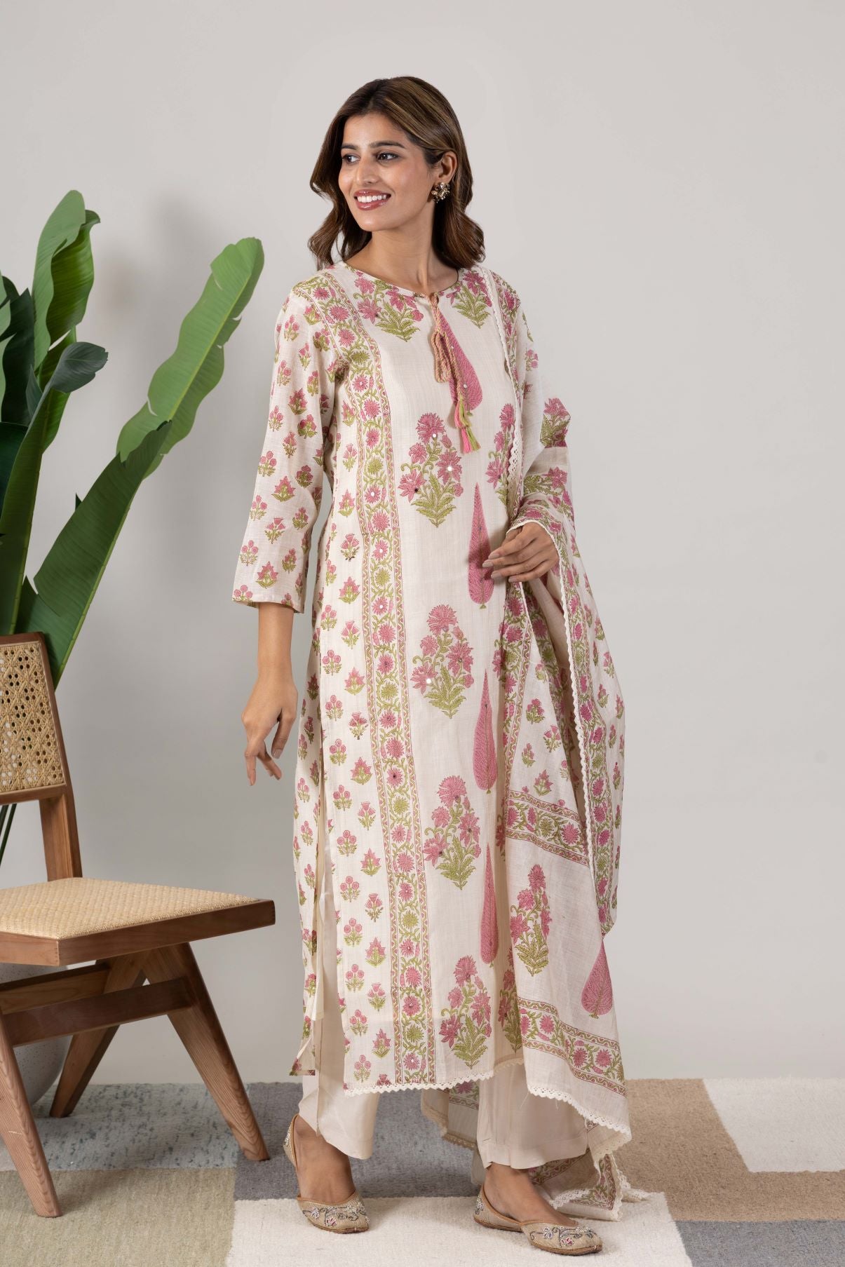 KUDIORY Women White Floral Printed Kurta with Trousers & Dupatta Set