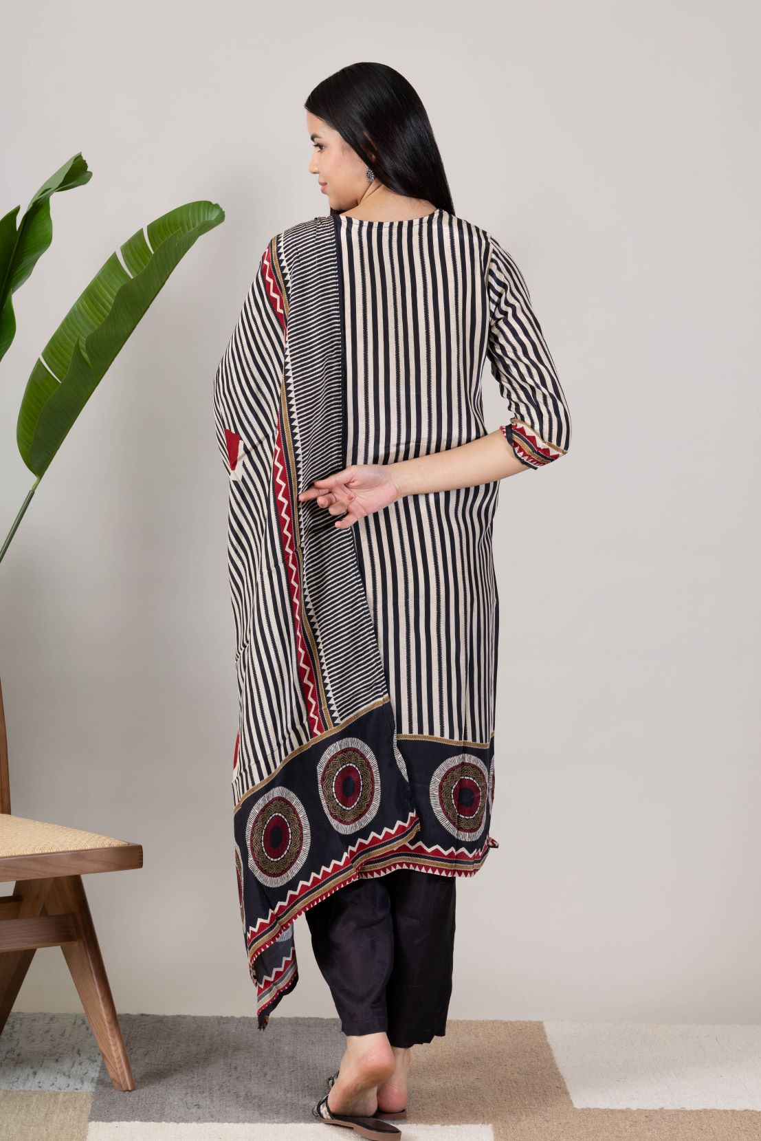 KUDIORY Women Black & Red Geometric Print Straight Kurta with Dupatta & Trousers