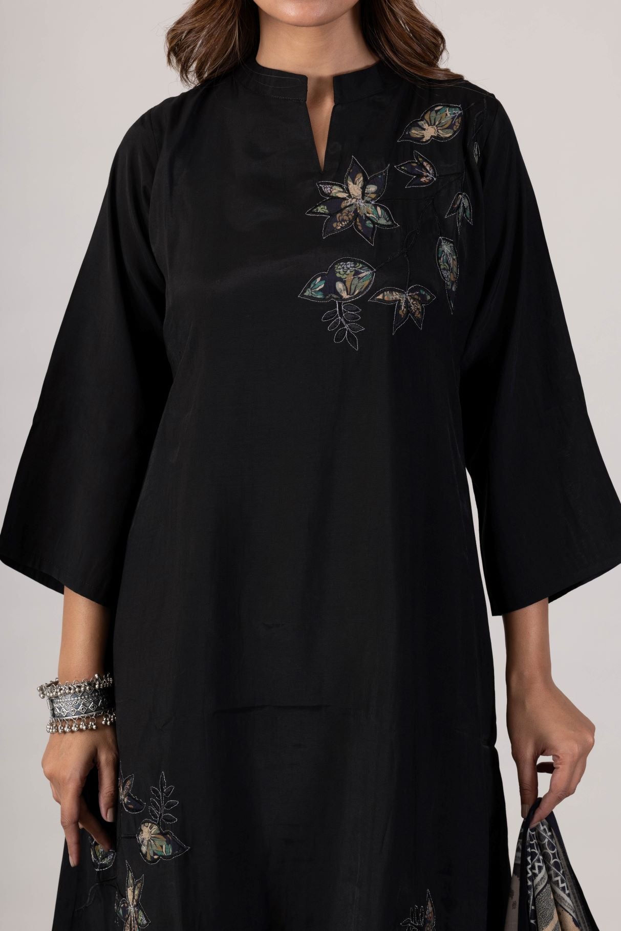 KUDIORY Women’s Black Floral Embroidered Kurta with Trousers & Printed Dupatta