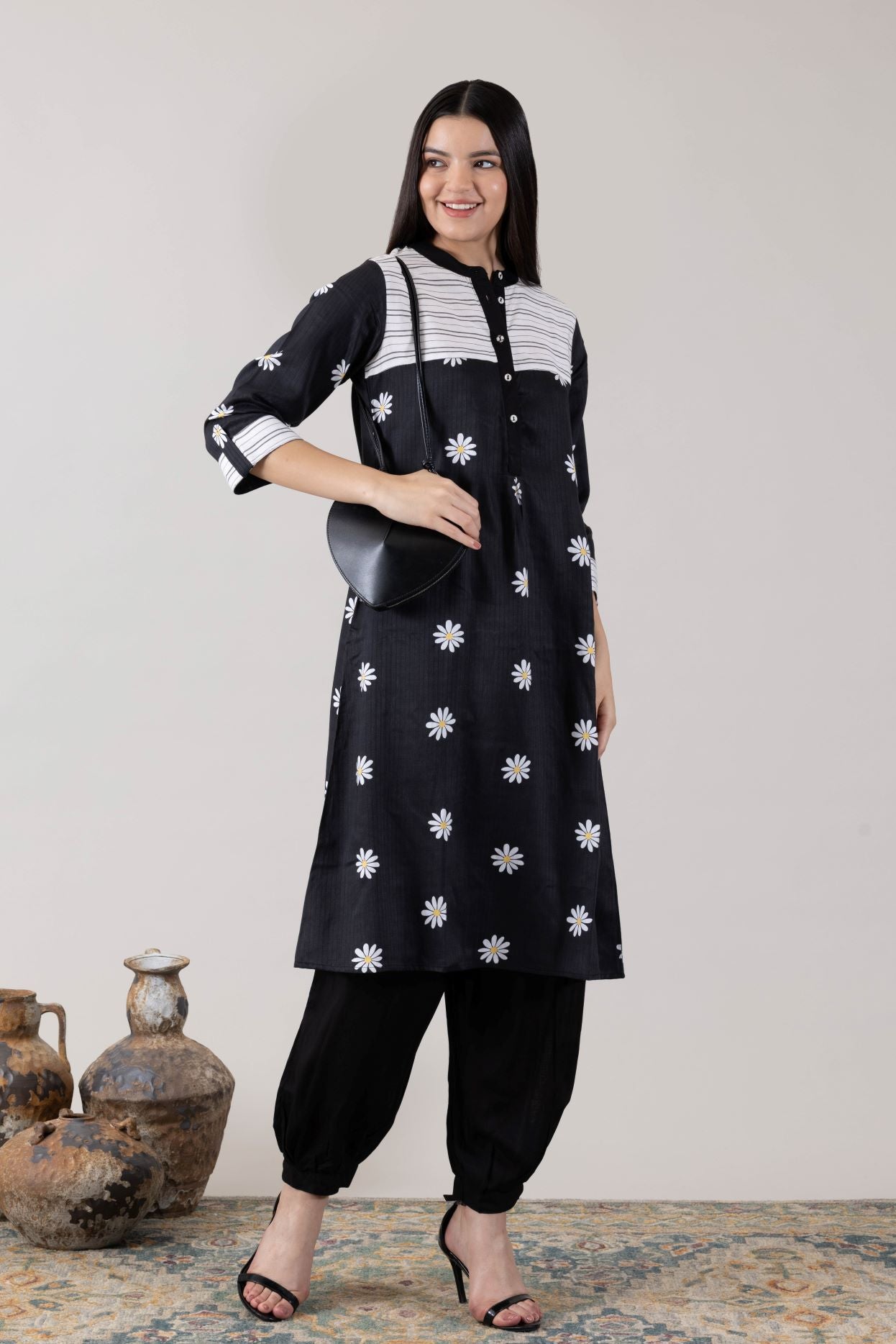 KUDIORY Women Black & White Daisy Printed Kurta with Patiala Pants