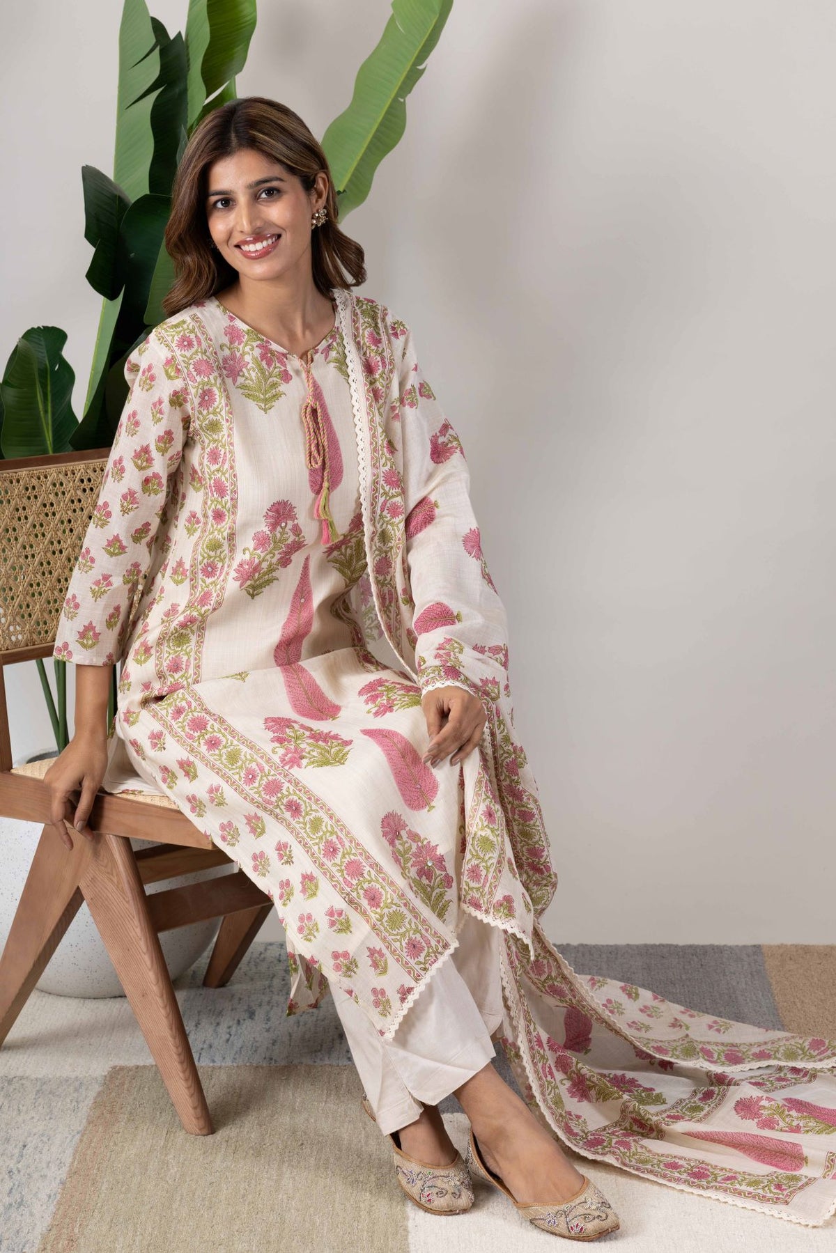 KUDIORY Women White Floral Printed Kurta with Trousers & Dupatta Set