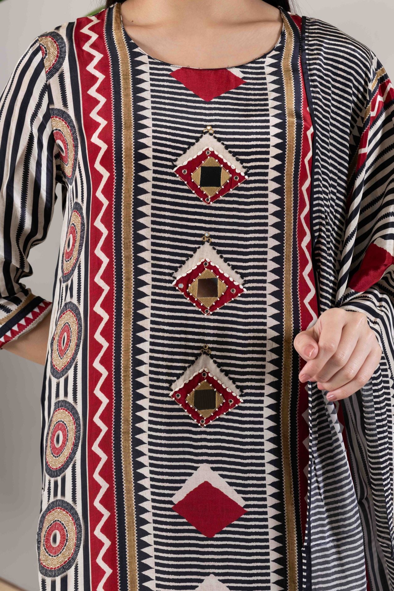 KUDIORY Women Black & Red Geometric Print Straight Kurta with Dupatta & Trousers