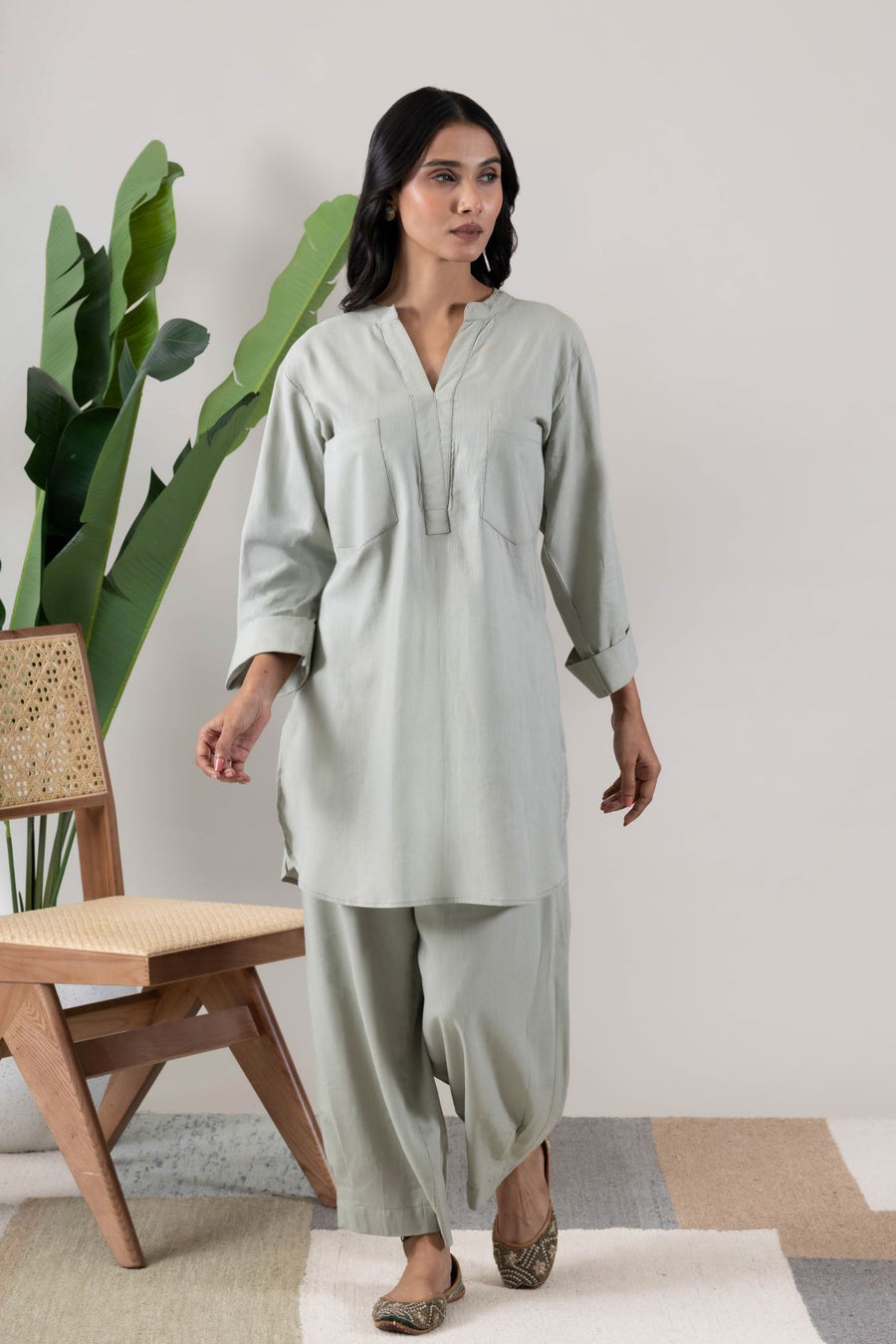 KUDIORY Women’s Sage Green Solid Kurta with Straight Pants Co-Ord Set