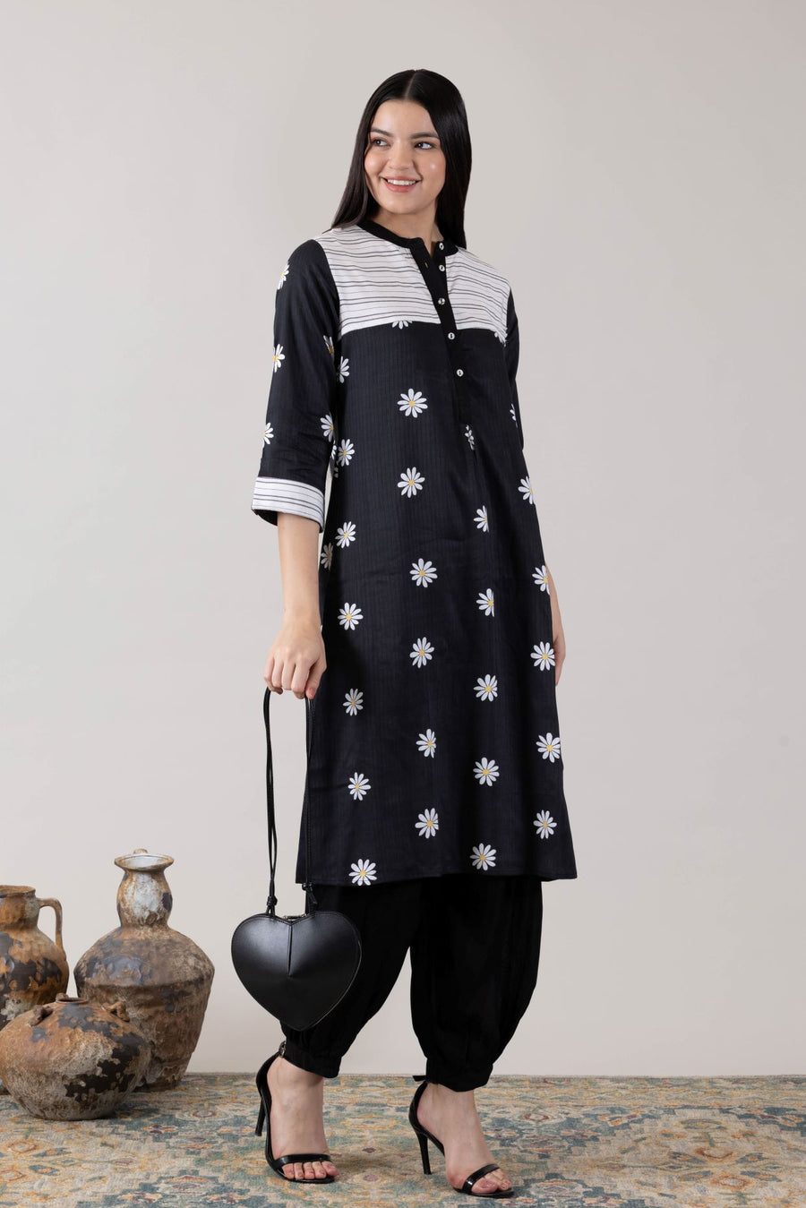 KUDIORY Women Black & White Daisy Printed Kurta with Patiala Pants